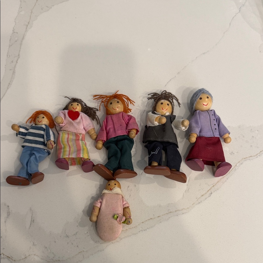 Kid Kraft Bendable Dolls for Dollhouse bundle
